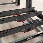 Pallet conveyor - chain - for pallet lift